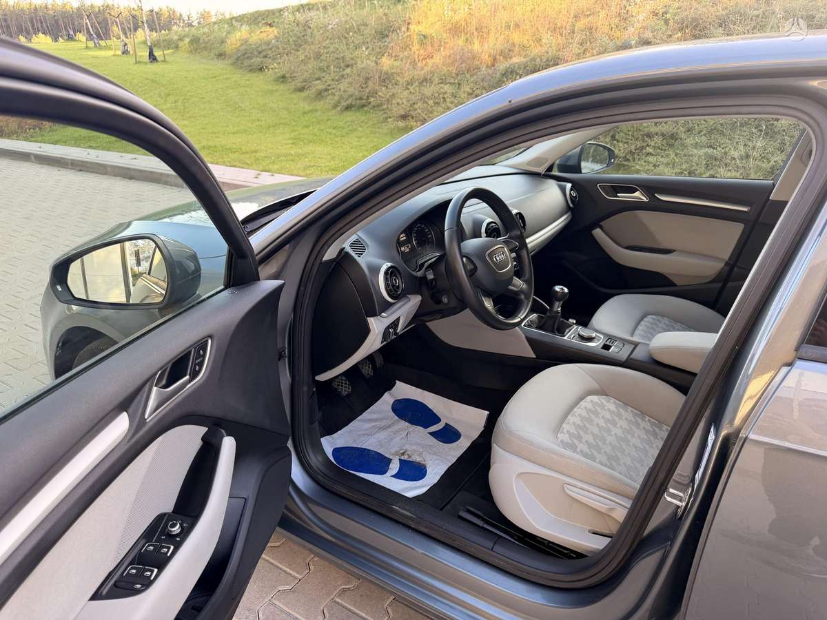 Audi A3, 1.6 l., hatchback