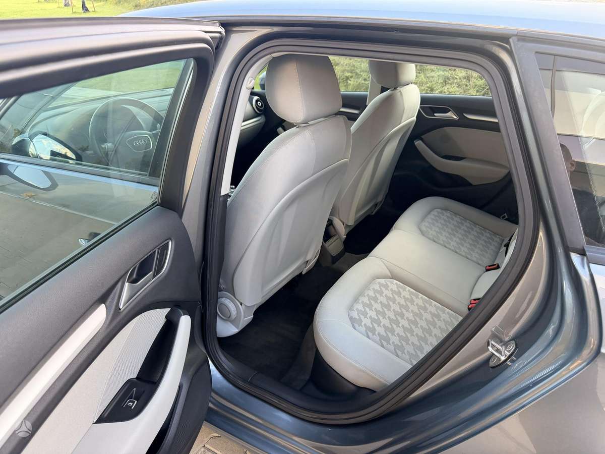 Audi A3, 1.6 l., hatchback