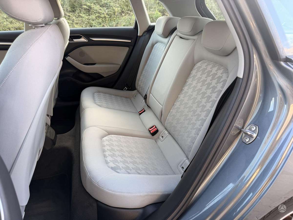 Audi A3, 1.6 l., hatchback