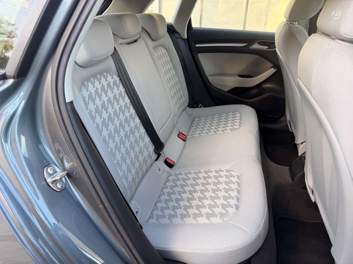 Audi A3, 1.6 l., hatchback