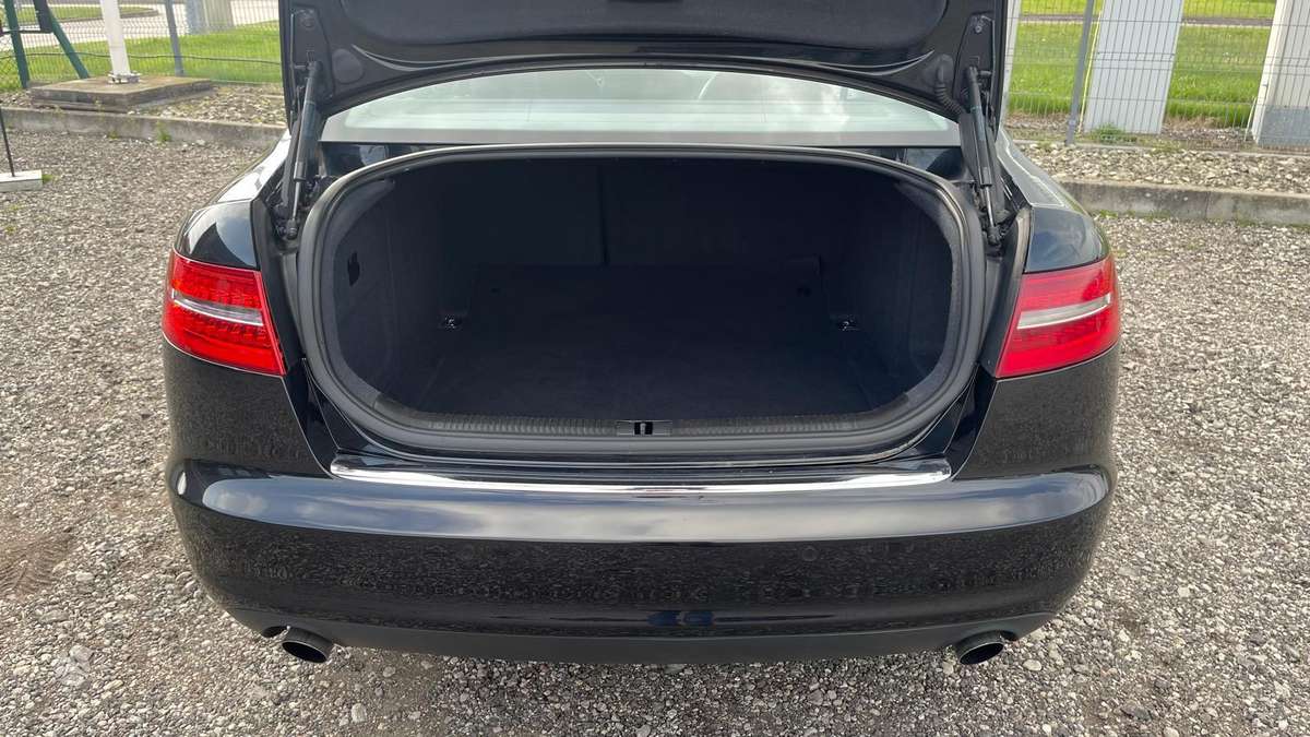 Audi A6, 2.0 l., Седан