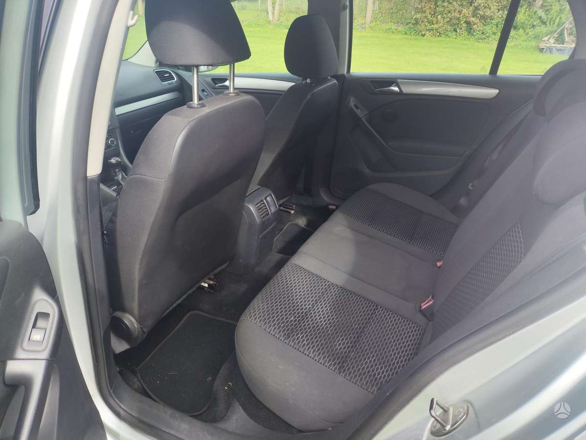 Volkswagen Golf - 8