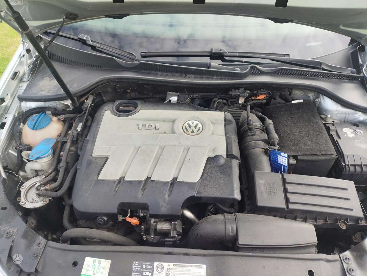 Volkswagen Golf - 10
