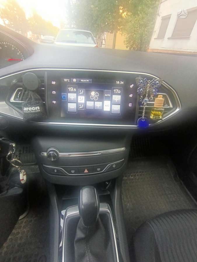 Peugeot 308 - 8