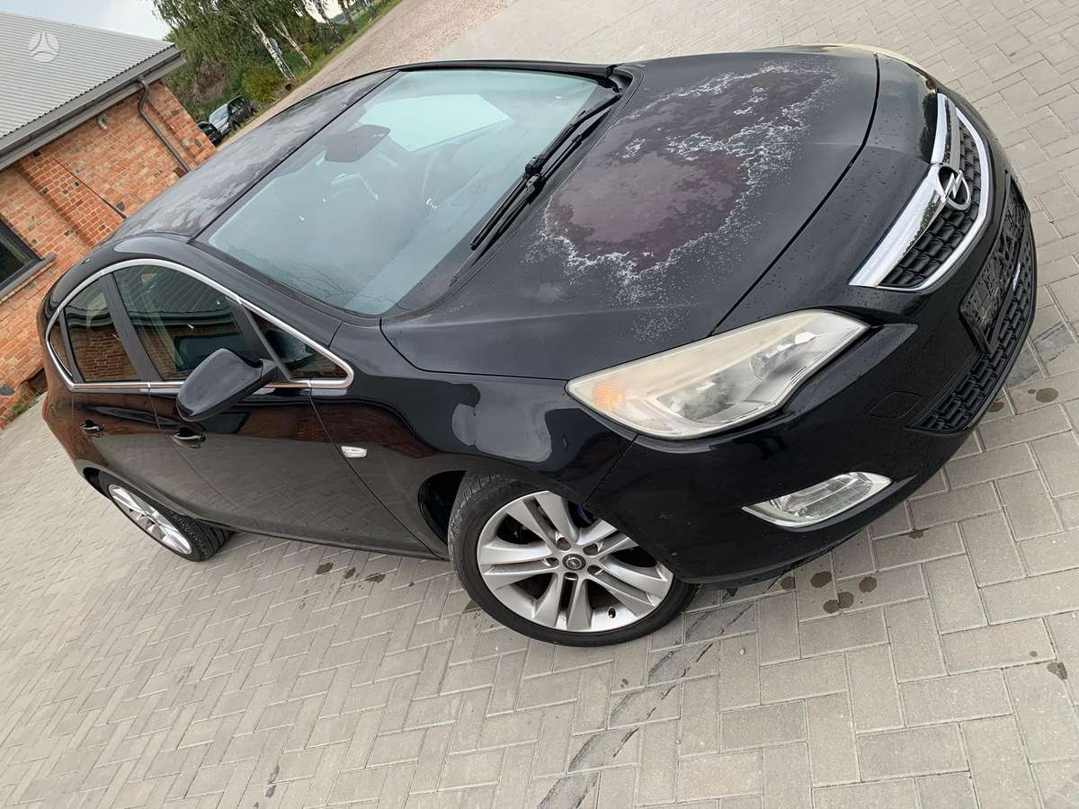 Opel Astra dalimis