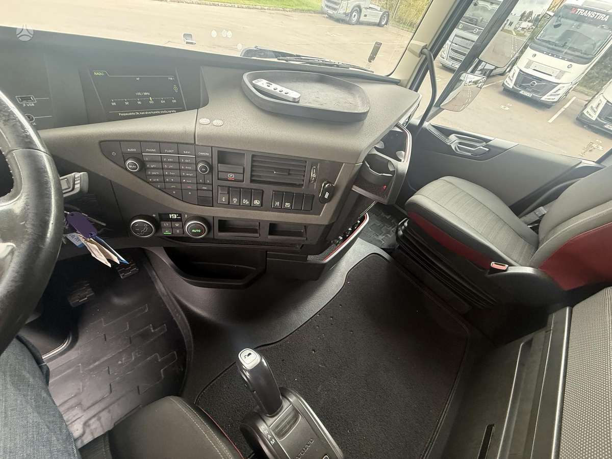 Volvo FH460TC Globetrotter, double sleeper