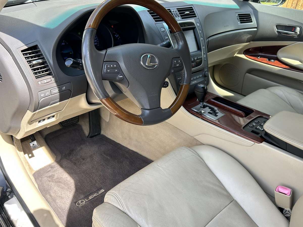 Lexus GS 450h - 12