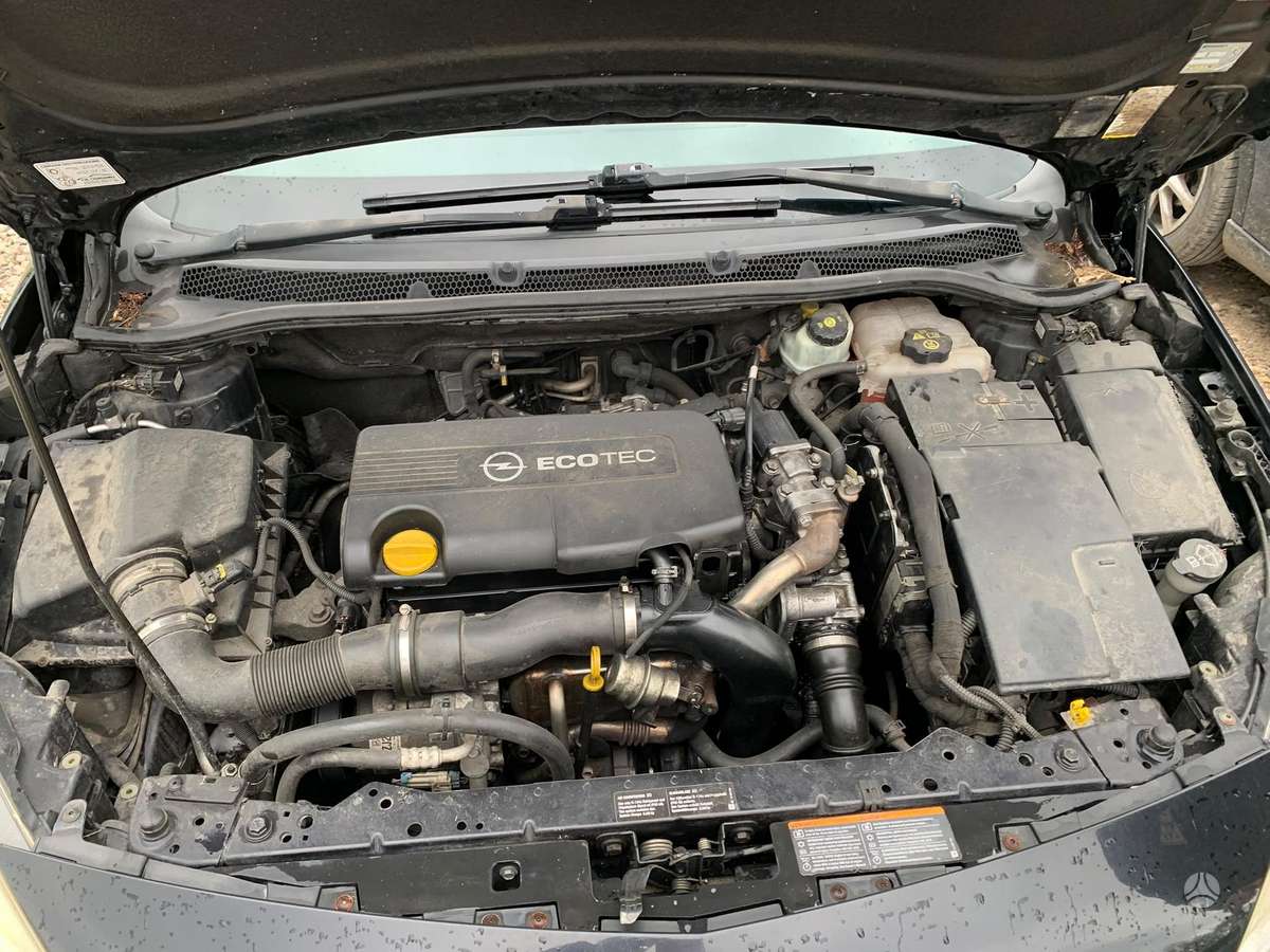 Opel Astra dalimis