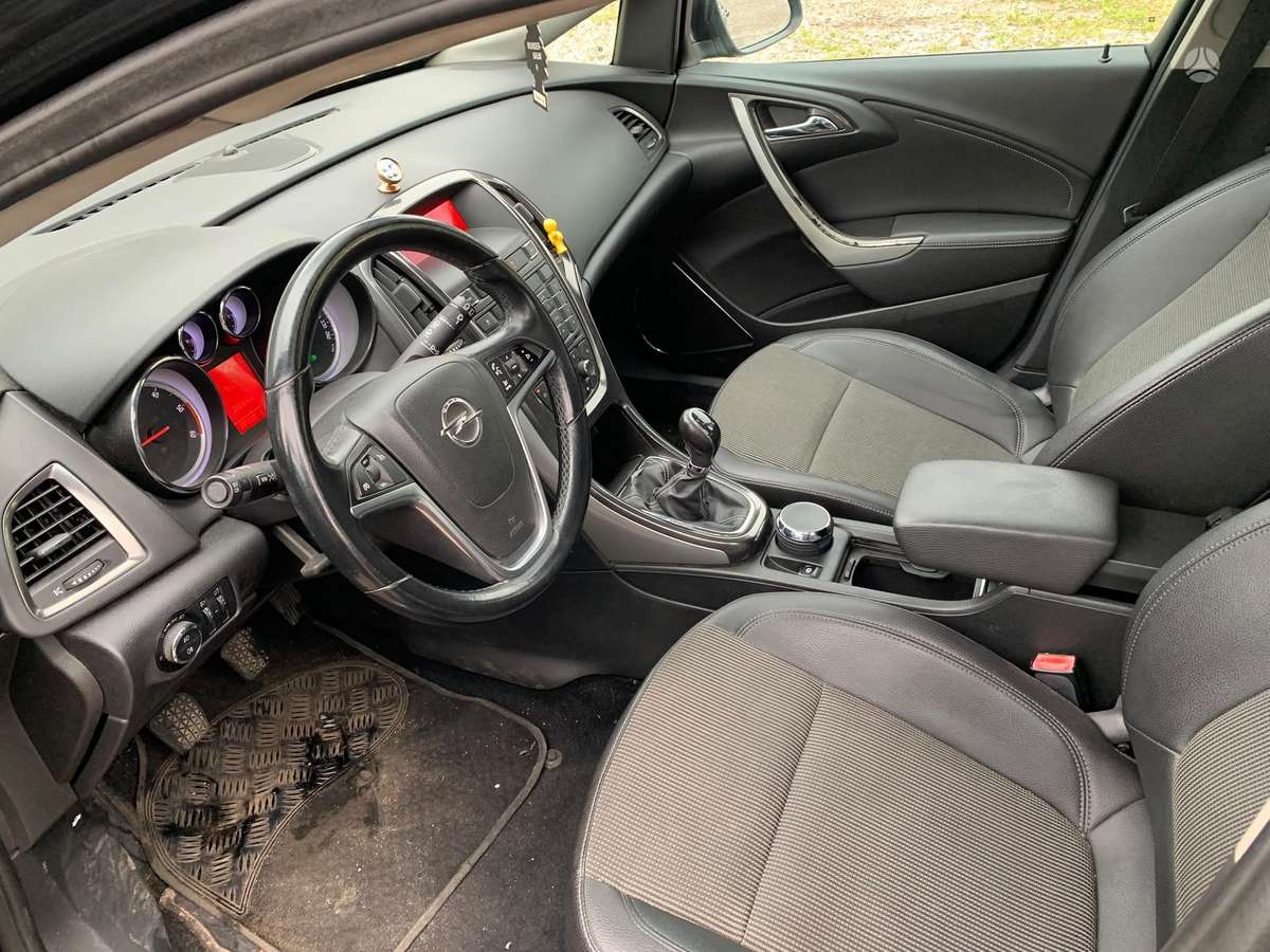 Opel Astra dalimis