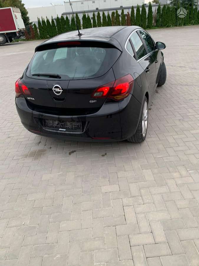 Opel Astra dalimis