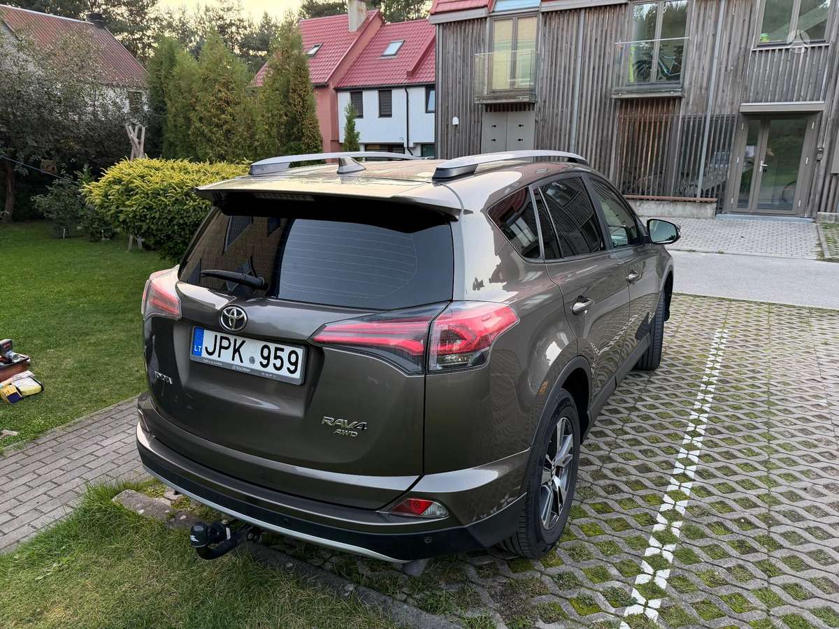 Toyota RAV4 - 6