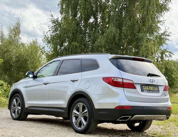 Hyundai Grand Santa Fe - 1