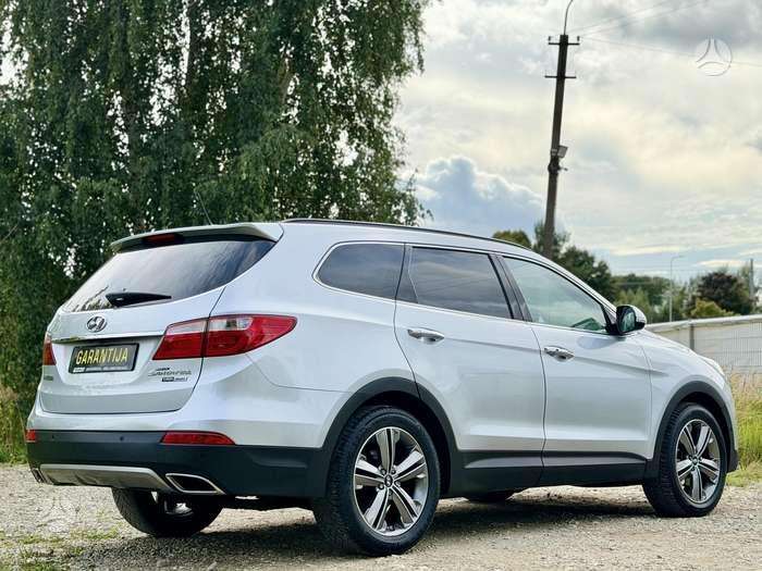 Hyundai Grand Santa Fe - 2