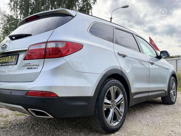 Hyundai Grand Santa Fe - 8