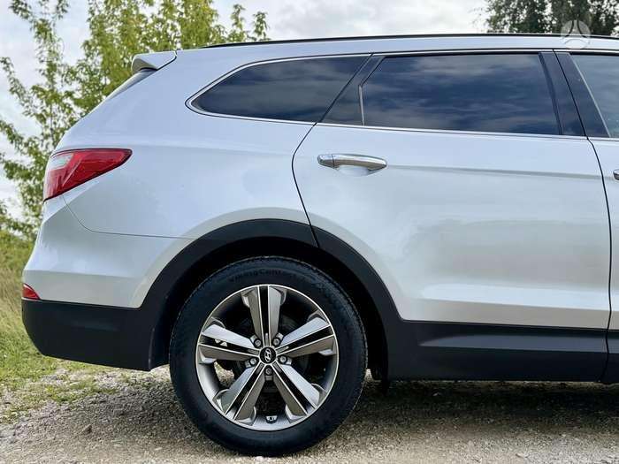 Hyundai Grand Santa Fe - 9