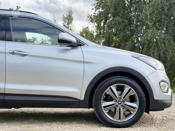 Hyundai Grand Santa Fe - 10