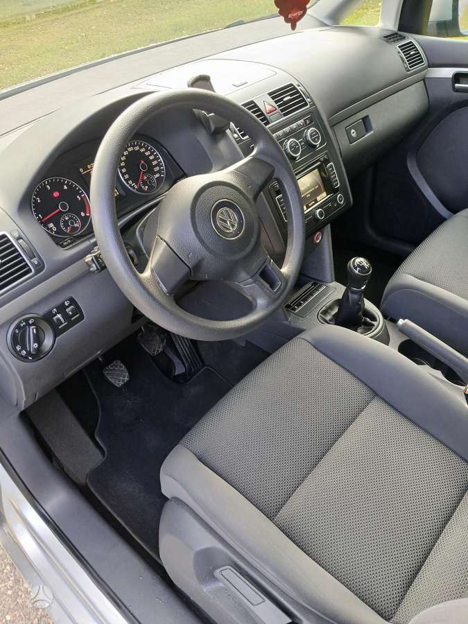 Volkswagen Touran - 4