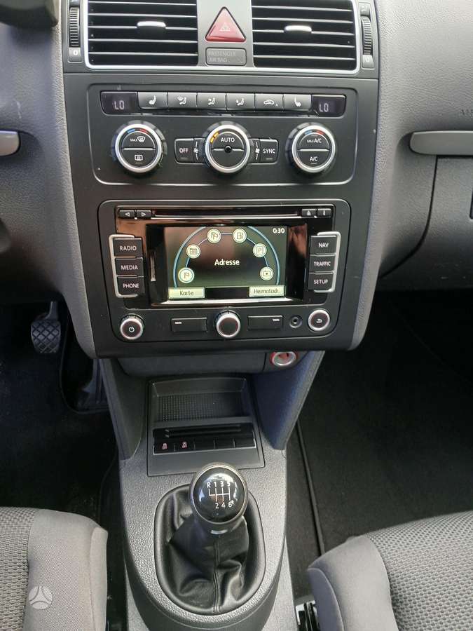 Volkswagen Touran - 6
