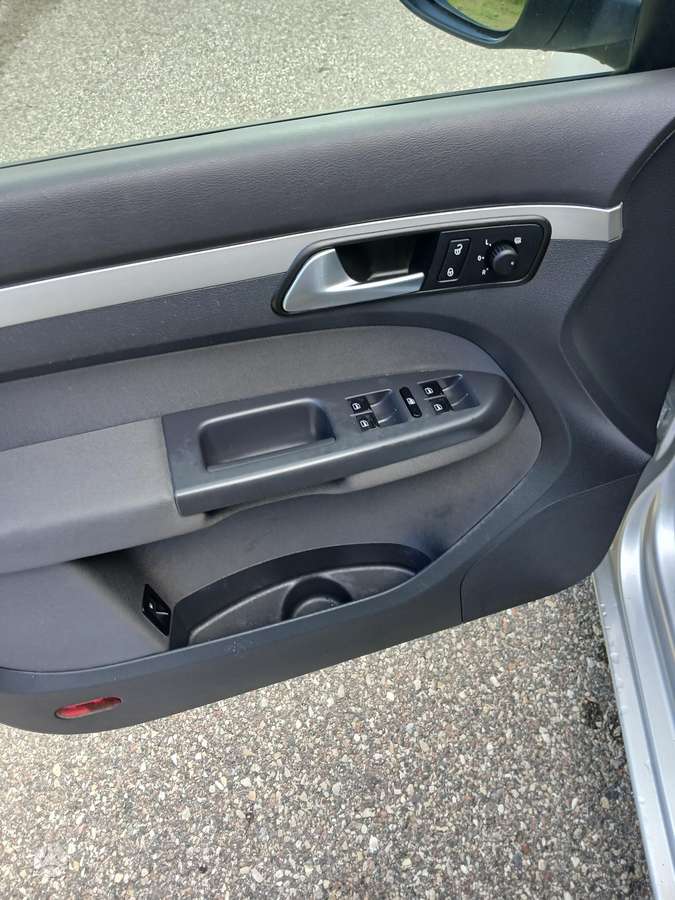 Volkswagen Touran - 8