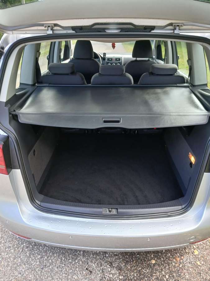 Volkswagen Touran - 10