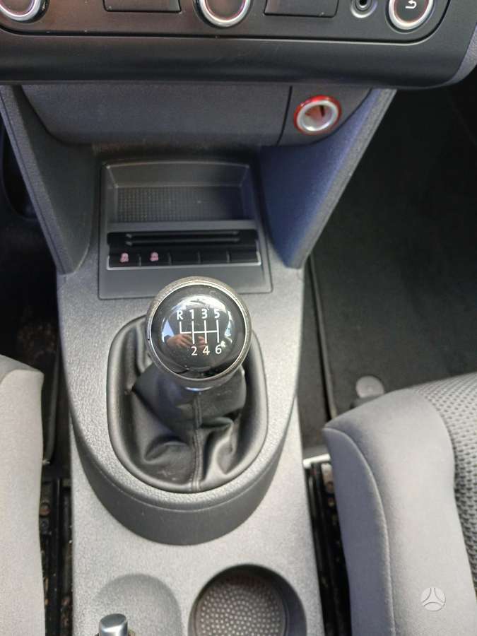 Volkswagen Touran - 11