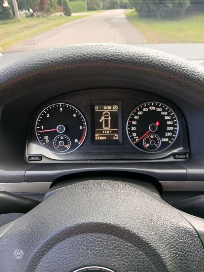 Volkswagen Touran - 12