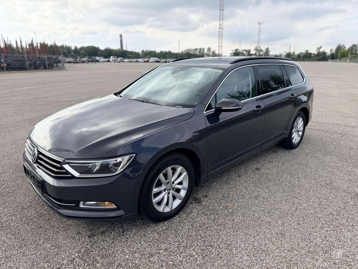 Volkswagen Passat - 1