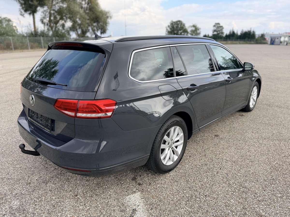 Volkswagen Passat - 4