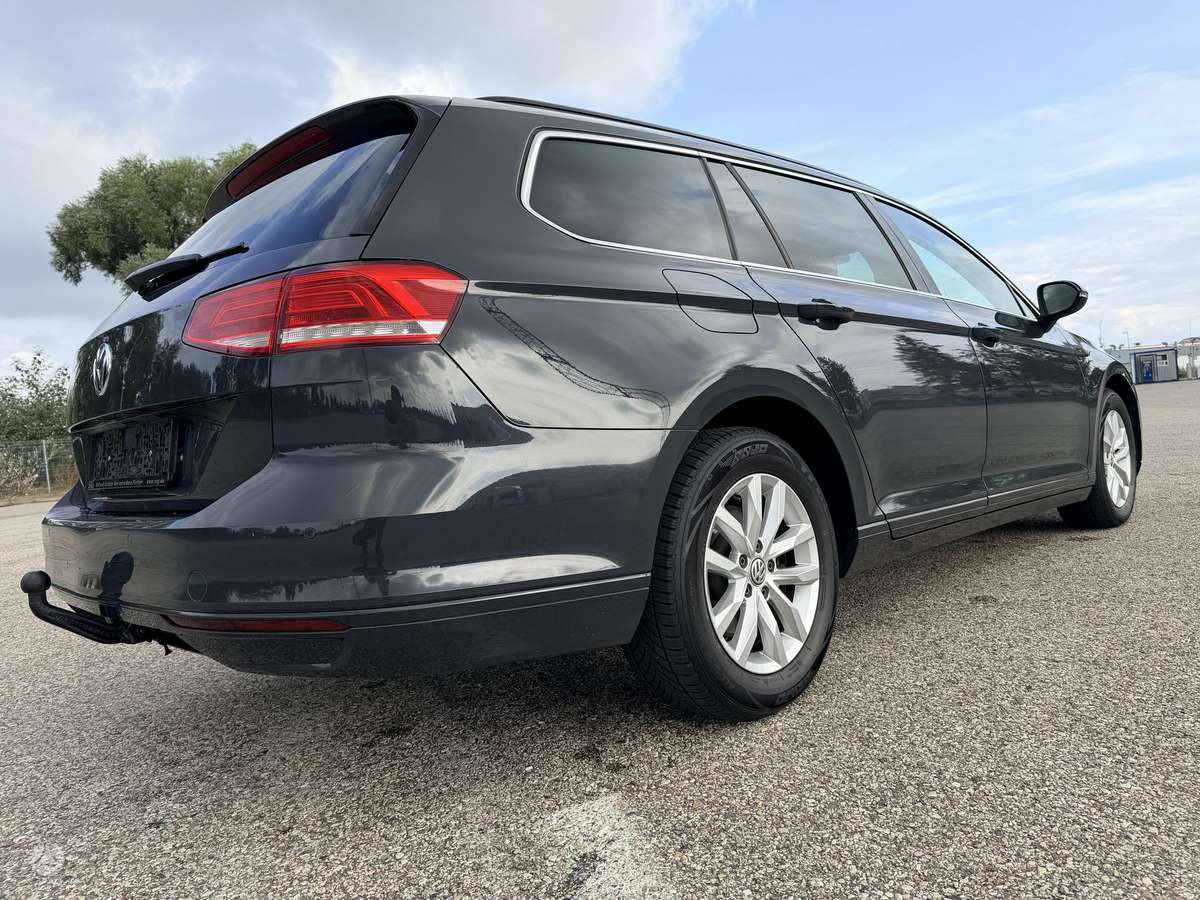 Volkswagen Passat - 11