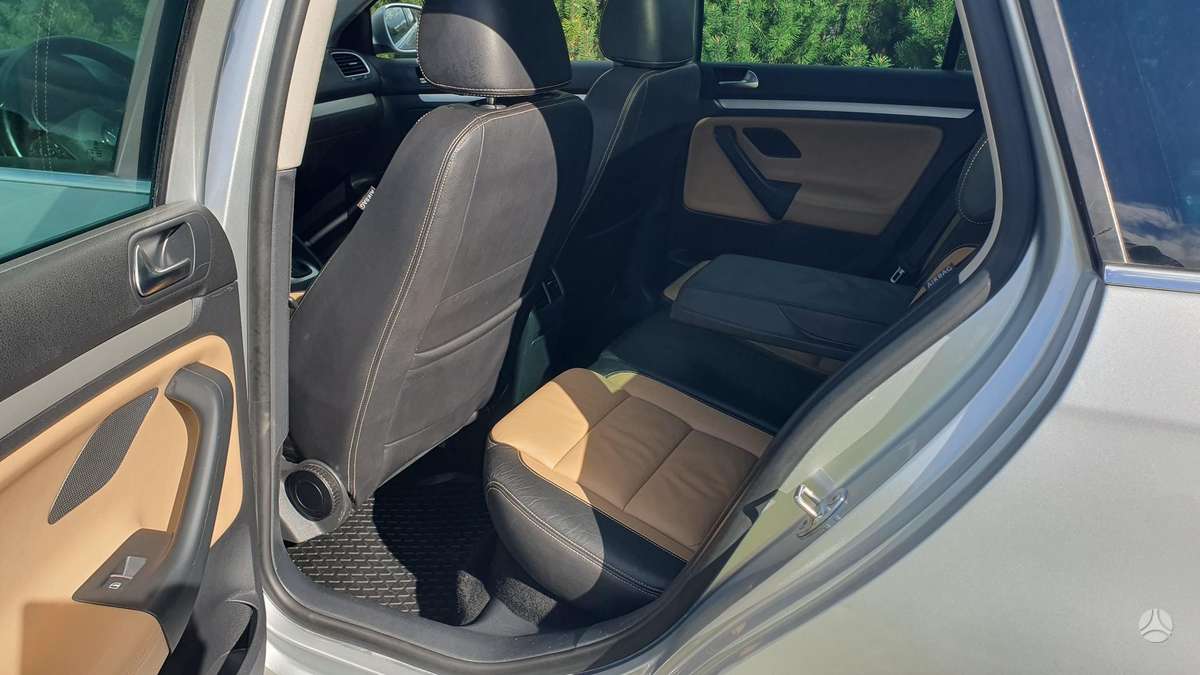Volkswagen Golf - 11