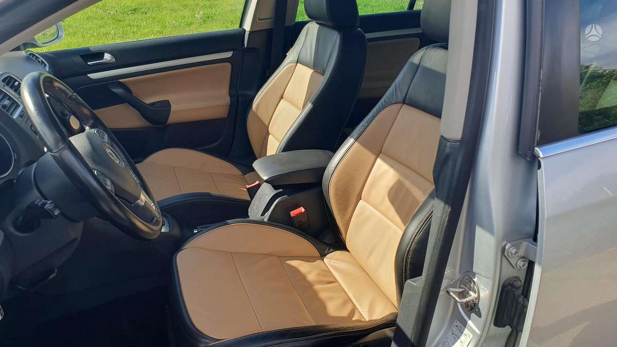 Volkswagen Golf - 8