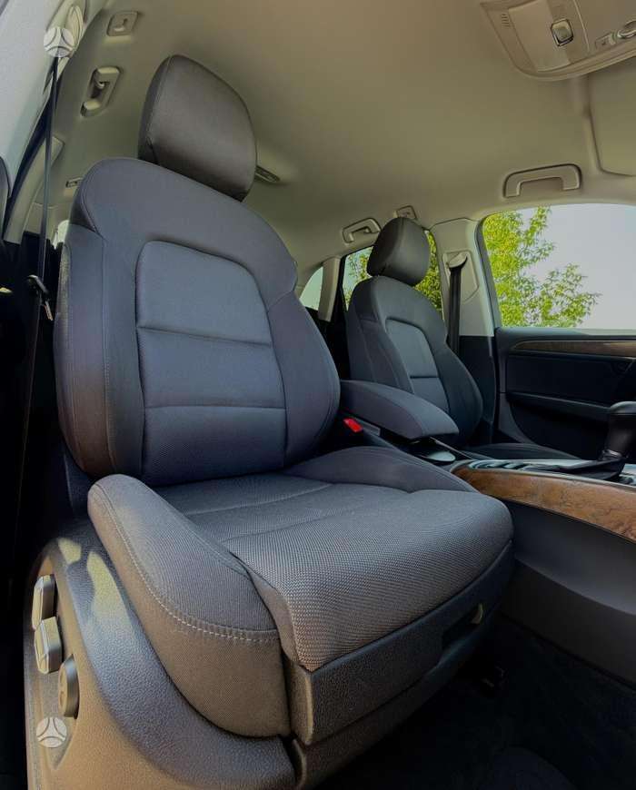 Audi Q5, 2.0 l., off-road / crossover