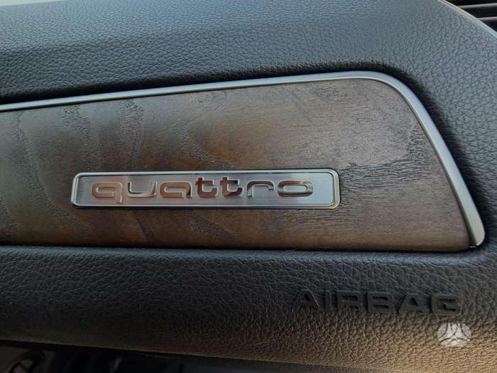 Audi Q5, 2.0 l., off-road / crossover