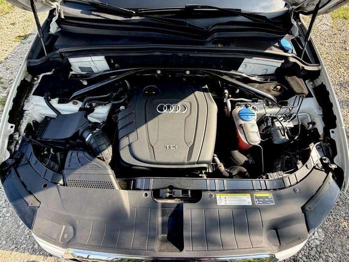 Audi Q5, 2.0 l., off-road / crossover