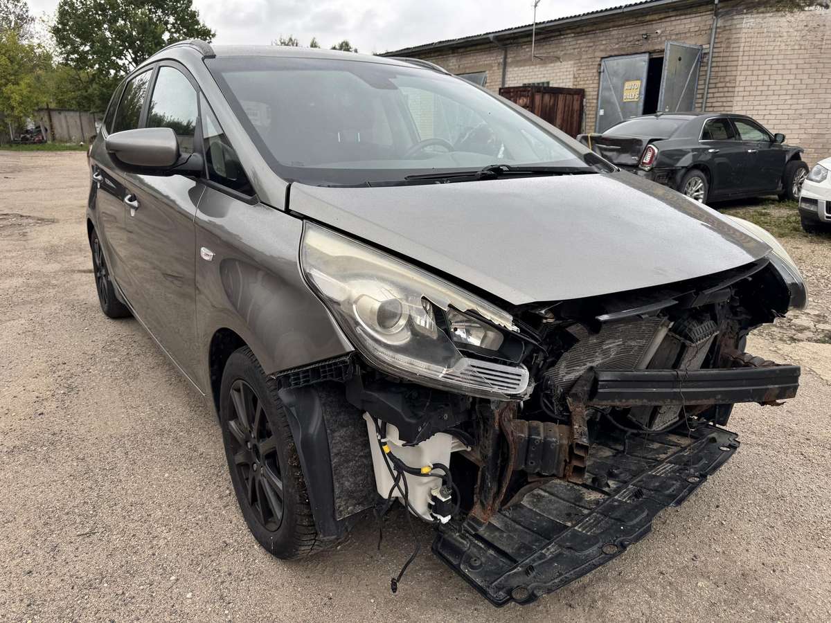 KIA Carens - 7