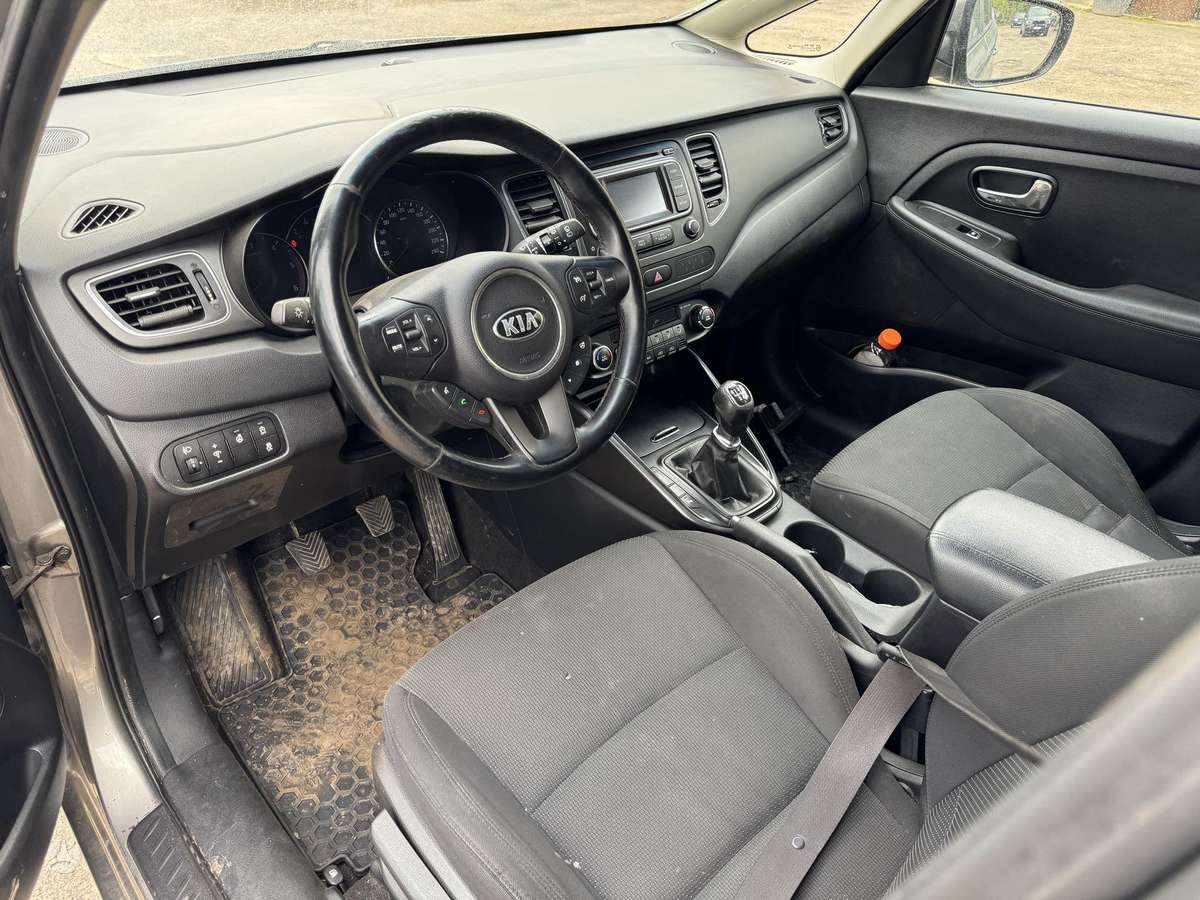 KIA Carens - 11