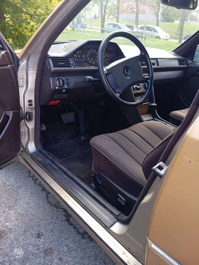Mercedes-Benz E300 - 6
