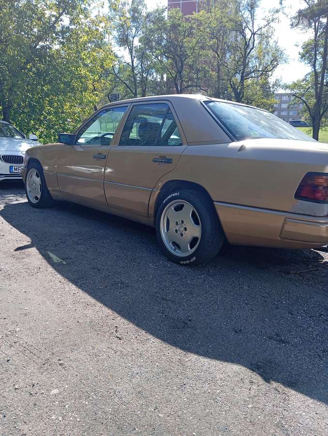 Mercedes-Benz E300 - 11
