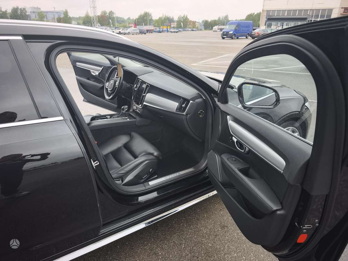 Volvo V90 - 2