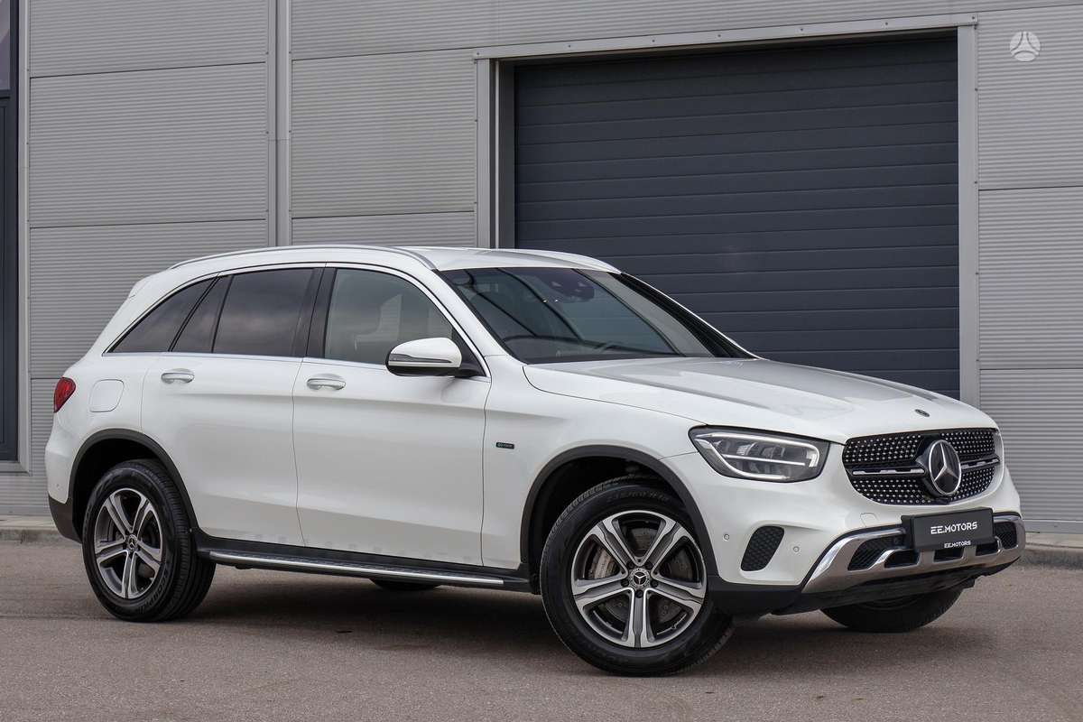 Mercedes-Benz GLC300 - 1