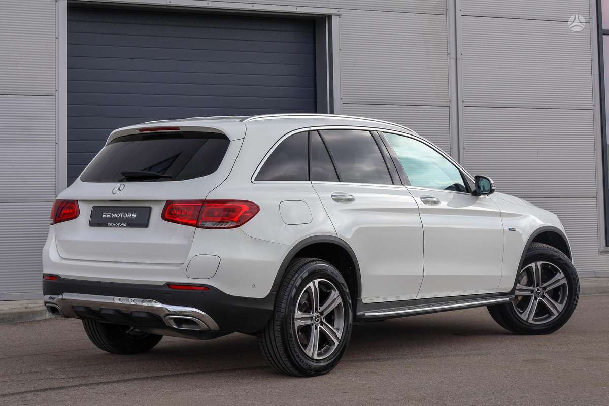 Mercedes-Benz GLC300 - 2