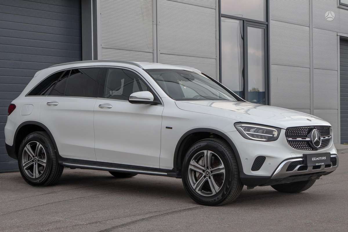 Mercedes-Benz GLC300 - 3