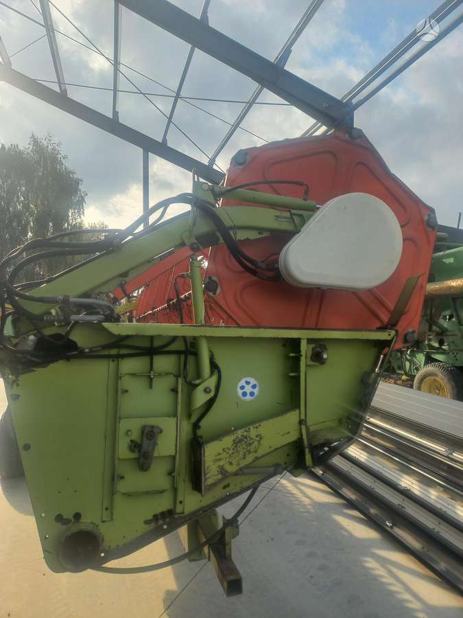 Claas Lexiun-660, кормосмесители / кормораздатчики