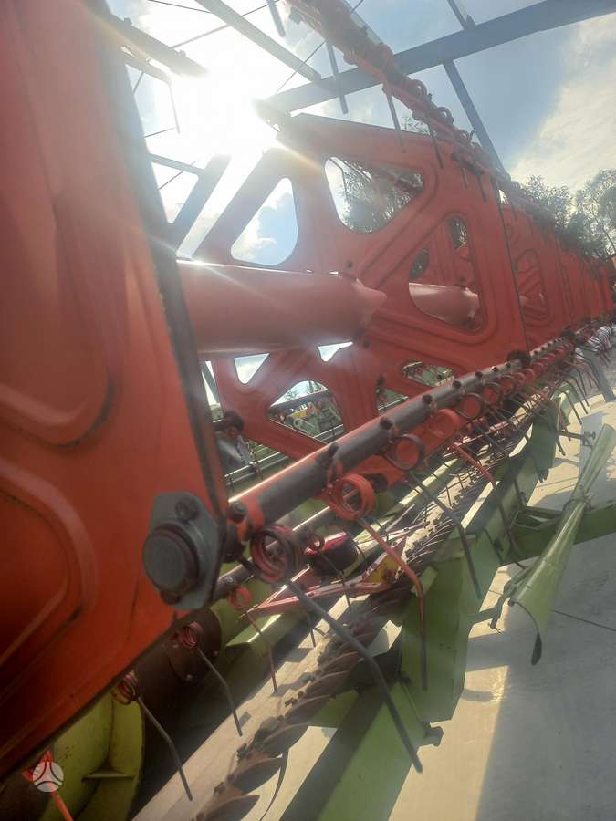 Claas Lexiun-660, кормосмесители / кормораздатчики