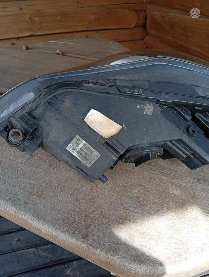 Mercedes-Benz E220 lights