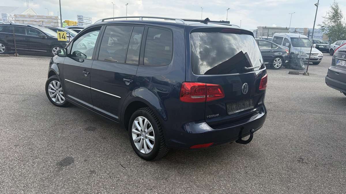 Volkswagen Touran - 4