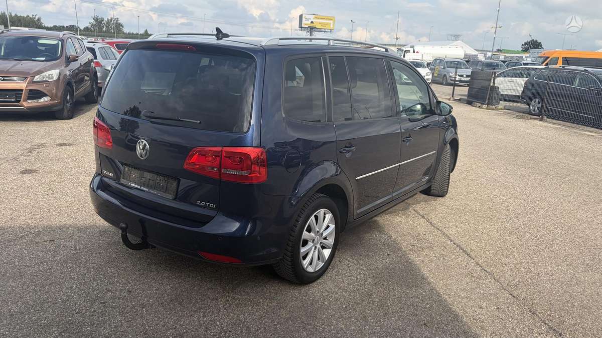 Volkswagen Touran - 8