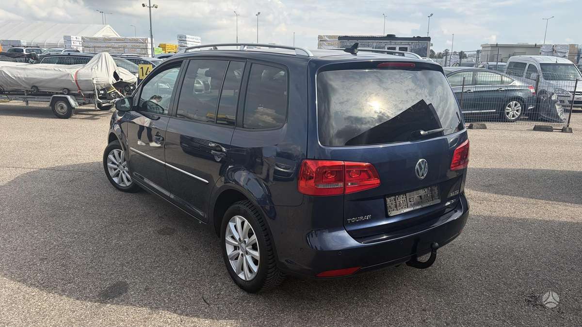Volkswagen Touran - 9
