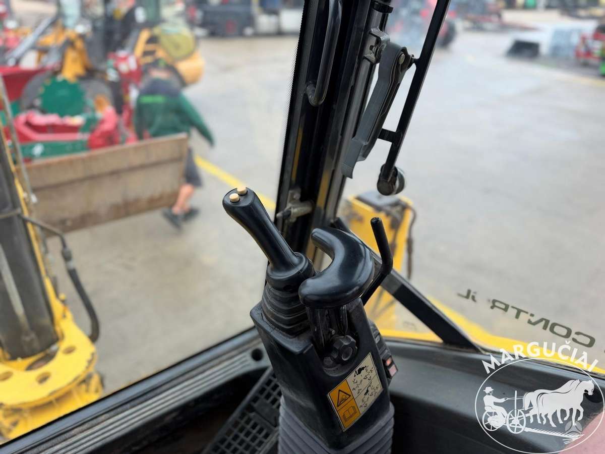 New Holland LB 115.B, экскаваторы