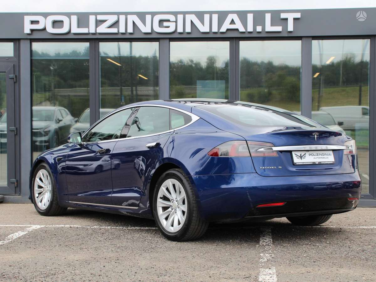 Tesla Model S - 3